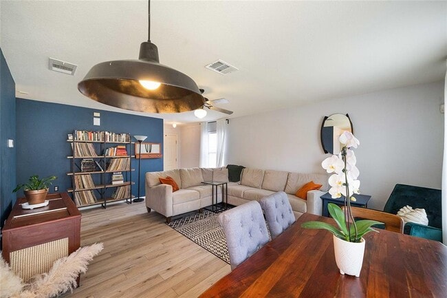 Building Photo - 5232 Hutchinson Dr