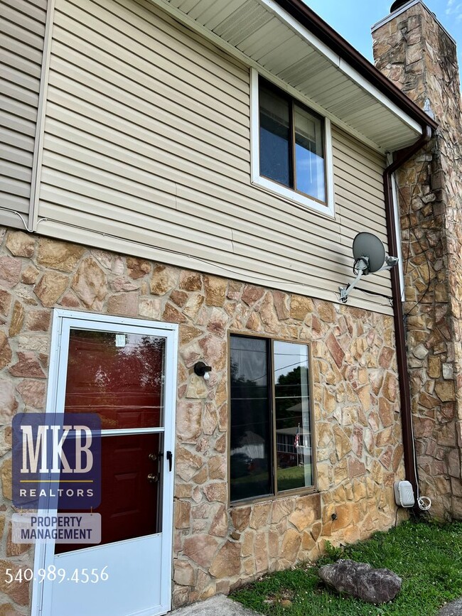 Building Photo - 216 Dalewood Ave