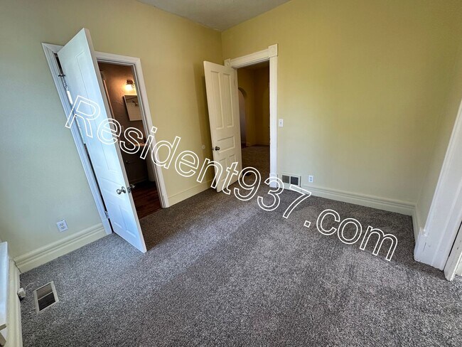 Building Photo - 2 Bed 2 Bath home