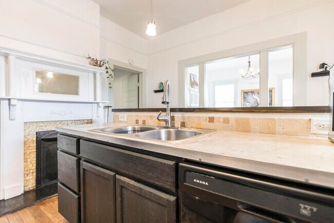 Building Photo - 1475 3rd St