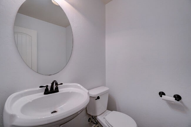 Building Photo - 3900 Sierra Vista Way