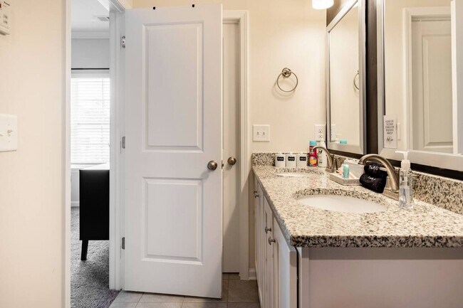 Building Photo - 4357 Azalea Dr