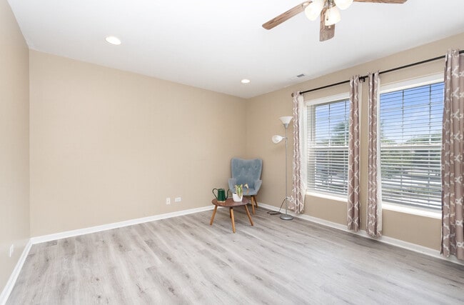 Building Photo - 3160 Bromley Ln