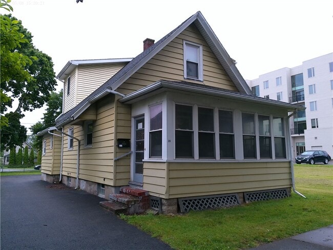 Primary Photo - 35 Langslow St
