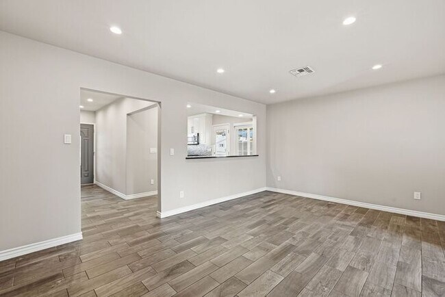 Building Photo - Modern 4 Bedroom, 3 Bathroom Home