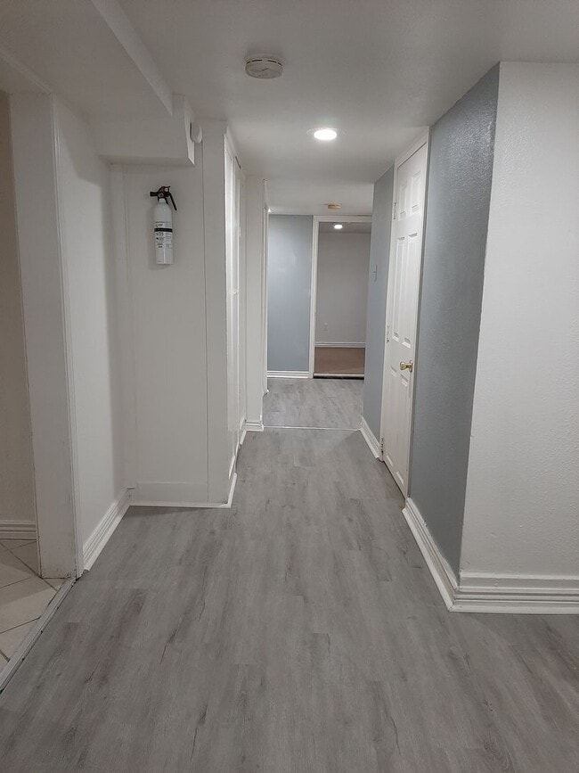 Building Photo - (2006 7th Avenue)