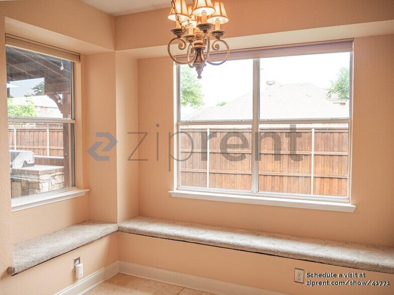 Building Photo - 5800 Pine Ridge Blvd