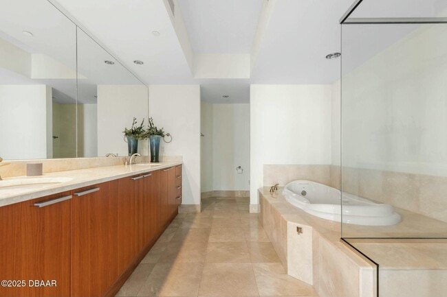 Building Photo - 231 Riverside Dr