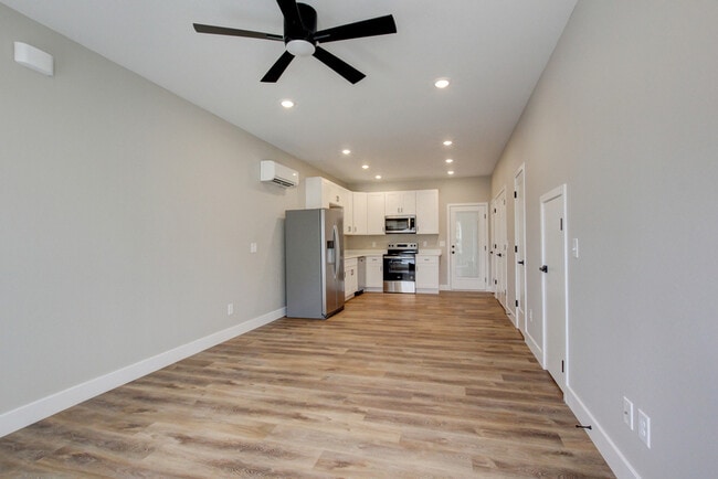 Building Photo - 226 3rd St