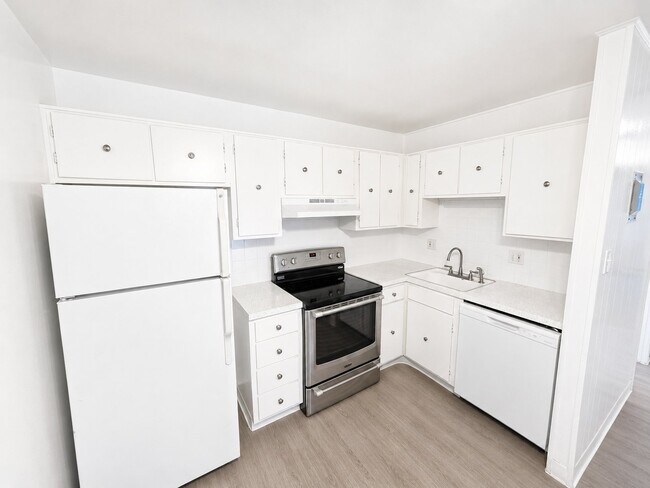 Building Photo - 1330 Zephyr St