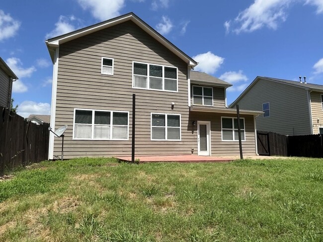 Building Photo - Great 4 Bed Home in Desired Winding Walk C...