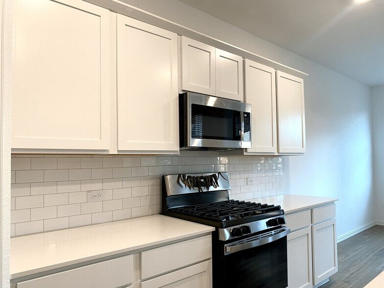 Building Photo - 1201 Sassafras Dr