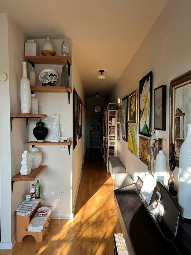 Building Photo - 2935 N Clybourn Ave