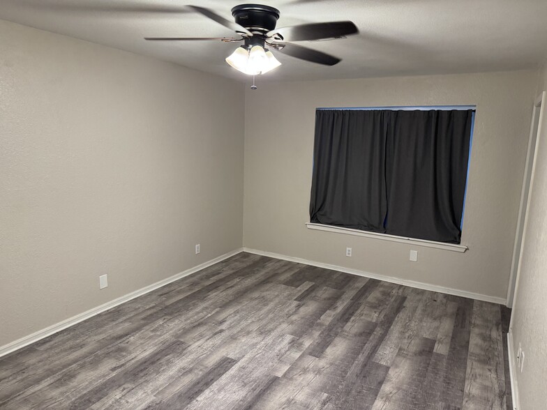 Building Photo - 7903 N 122nd East Ave