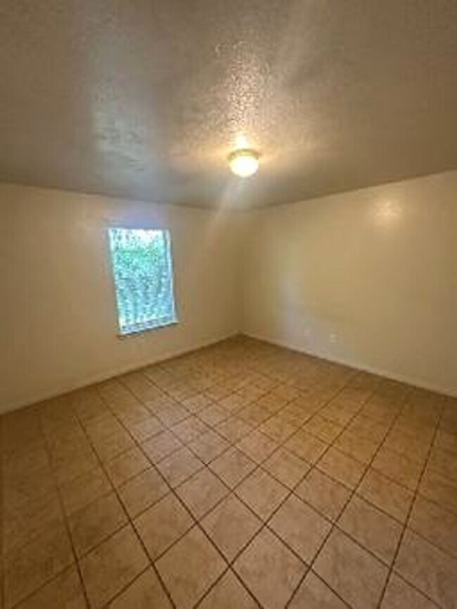 Building Photo - In the heart of Harker Heights this 2-bedr...