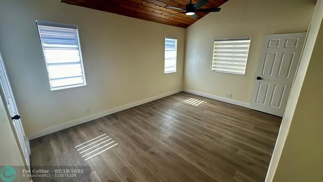 Building Photo - 4039 Coral Springs Dr