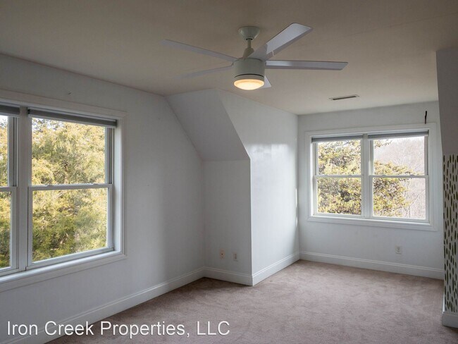 Building Photo - 3 br, 2.5 bath House - 15 Iris Hill Drive