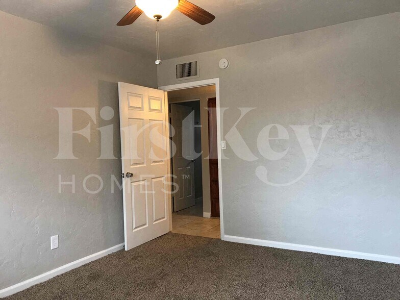 Building Photo - 1507 W Berridge Ln