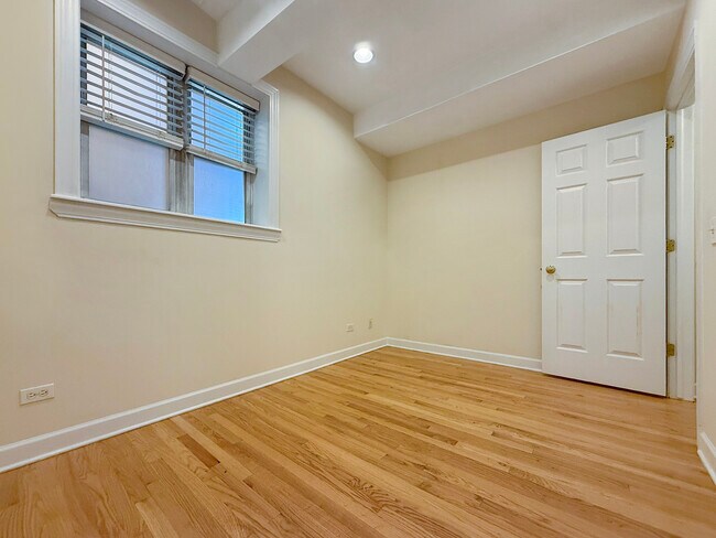 Building Photo - 5255 N Rockwell St