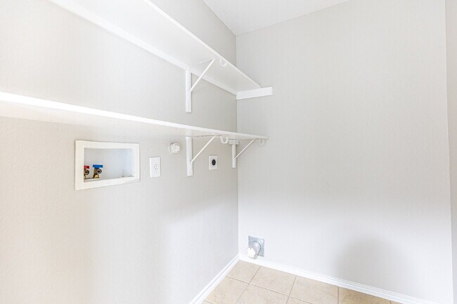 Building Photo - 6117 Tamaron