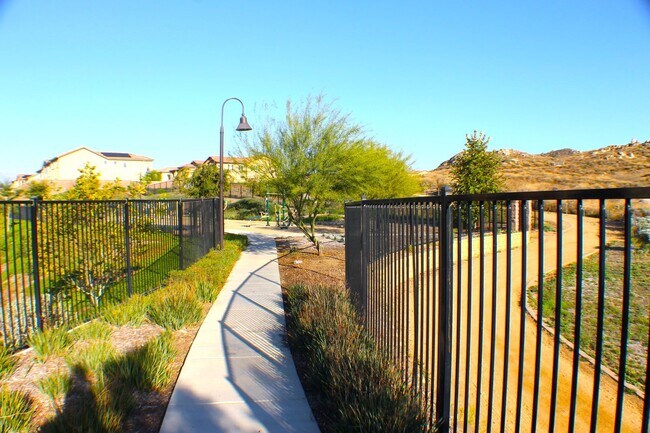 Building Photo - 3 Bed | 2.5 Bath | 1,733 Sq Ft | Built 2021 | Gated Community