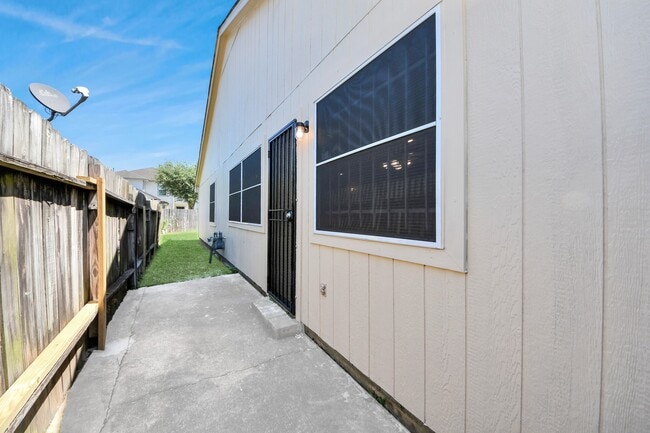 Building Photo - 16423 Monte Carlo Ln