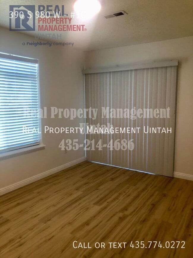 Building Photo - 390 980