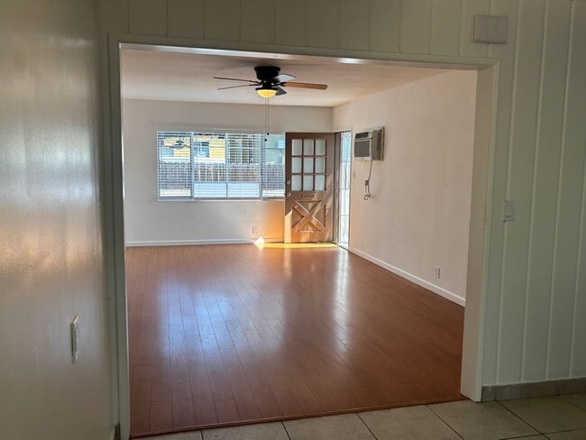 Building Photo - 711 W Wilson Ave