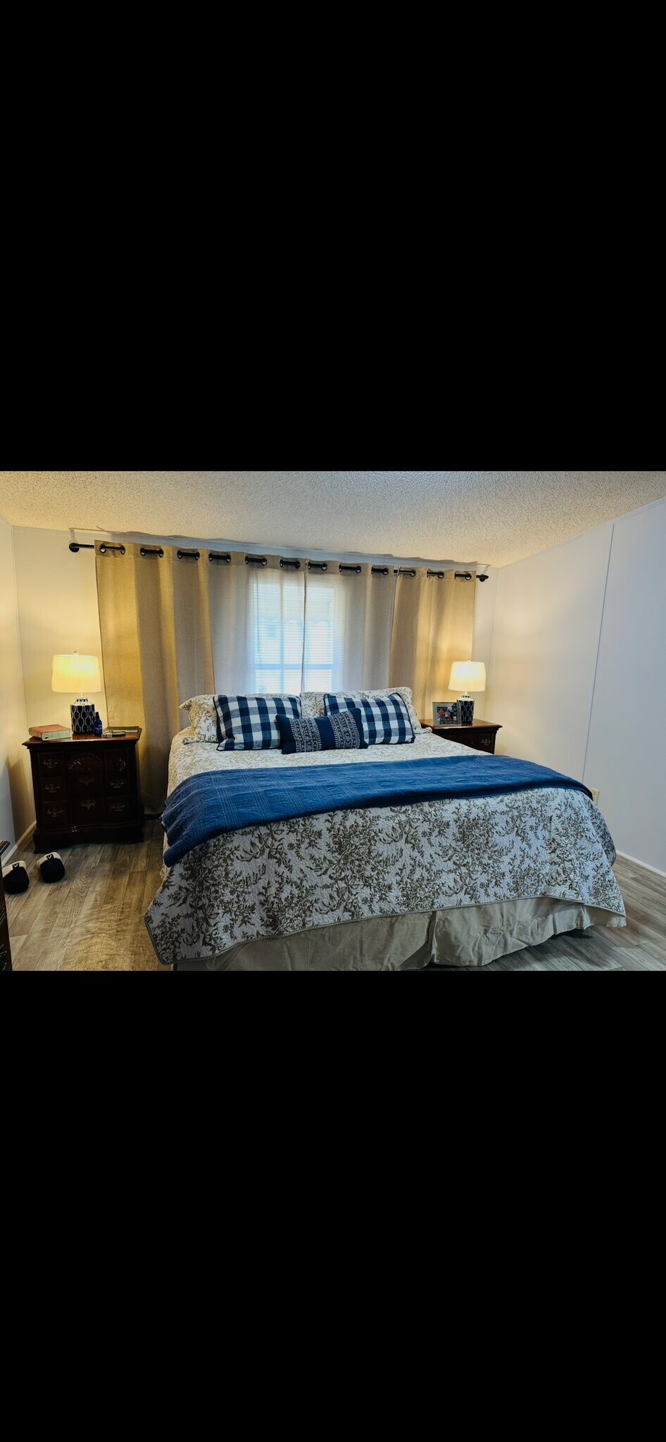 Building Photo - 204 Meadow Lark Dr