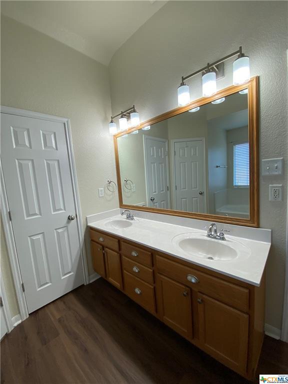 Building Photo - 1910 Stonehenge Dr