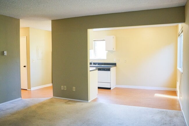 Building Photo - Close-in SE: Garden Level 1 Bdr w/ DW, Private Patio, & Parking!