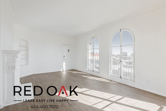 Building Photo - Gorgeous One Bedroom with High Ceilings, L...