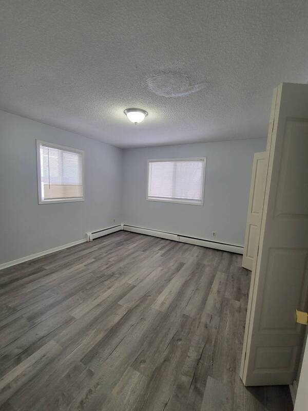 Building Photo - 310 Lawson Ave E