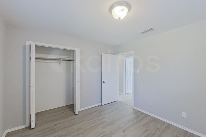Building Photo - 168 Creekview Dr E