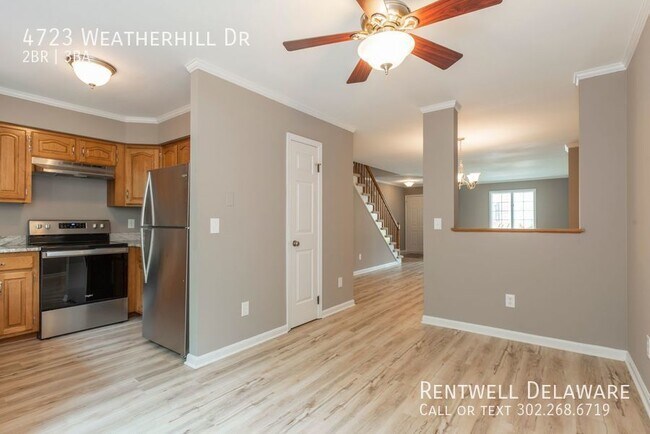 Building Photo - GORGEOUS TOWNHOME
