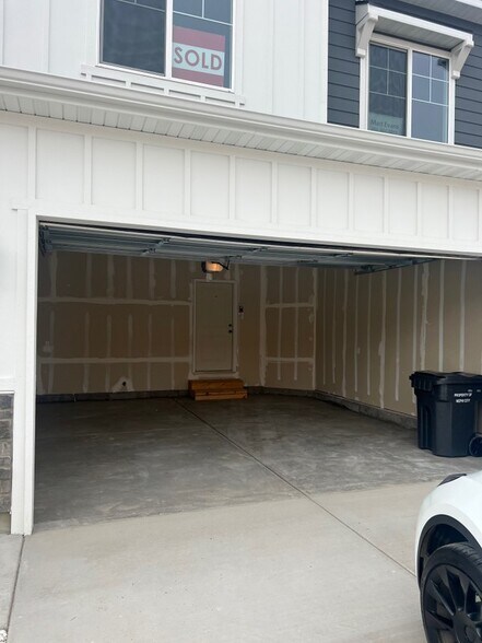 Building Photo - 105 1320 N