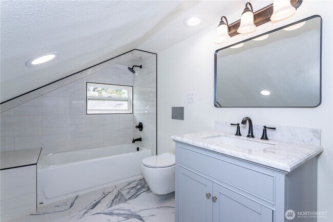 Building Photo - Beautifully Renovated 4-Bedroom Home in De...