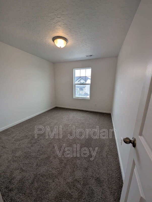 Building Photo - 2123 Wallflower Dr