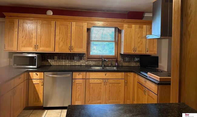 Building Photo - 5010 Castelar St