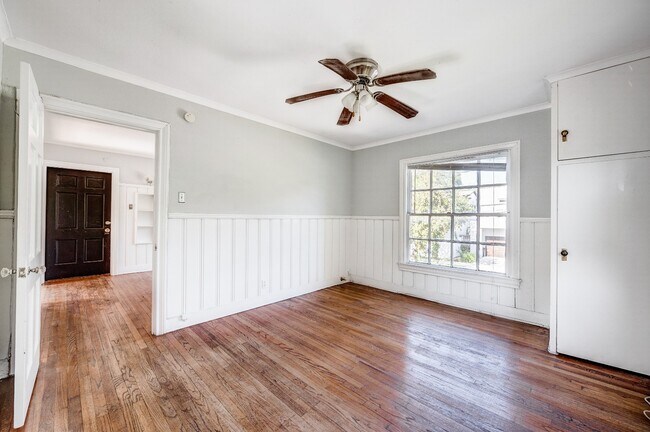 Building Photo - 2006 Elmen St