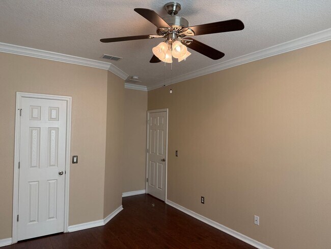 Building Photo - Gorgeous 5 bedrooms, 4 bath, 3 car garage single family home in Clermont