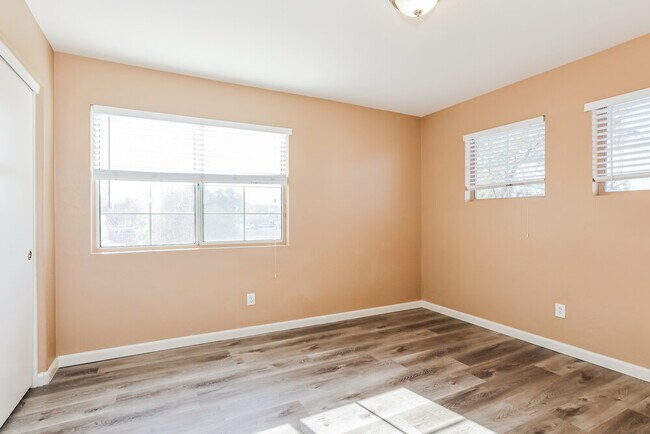 Building Photo - 1653 N 136th Ln