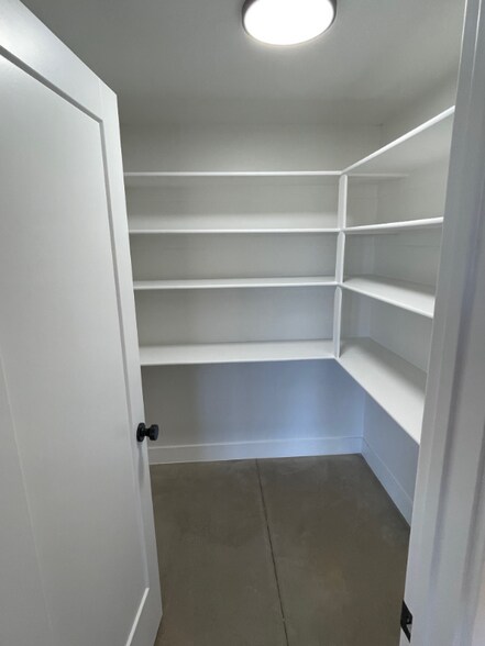 Building Photo - 676 676 W Lava Pointe Dr