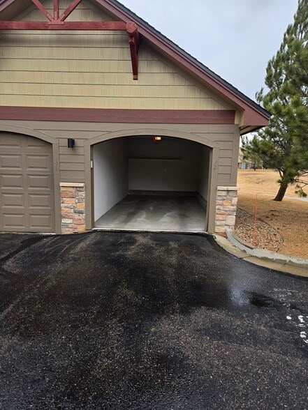 Garage - 5220 Boardwalk Dr