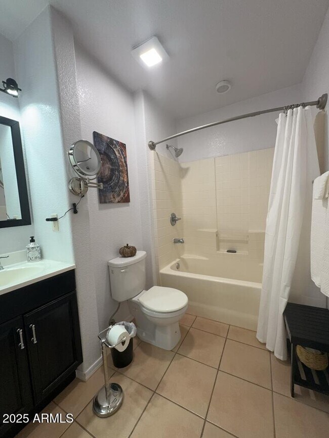 Building Photo - 10238 S Honeysuckle Dr