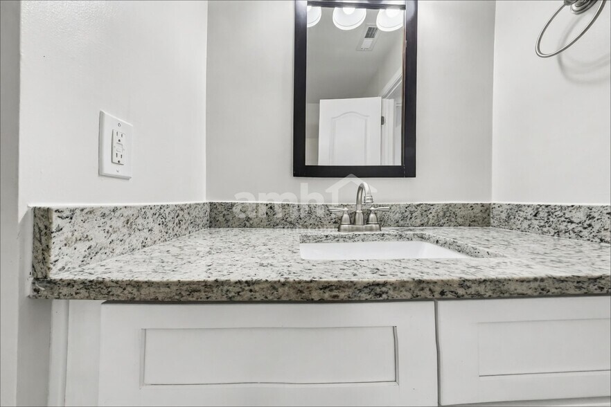 Building Photo - 2533 Kilkenny Ct