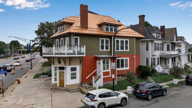 Building Photo - Furnished 1-Bedroom Apartment on Glendale Pl