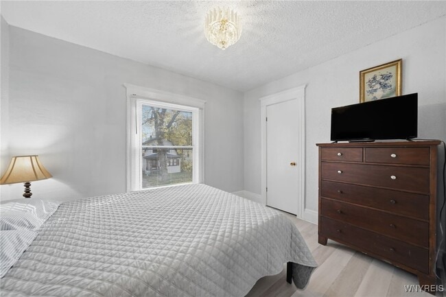 Building Photo - 214 58th St