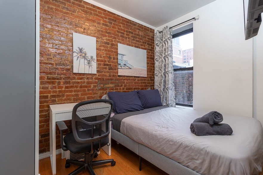 Building Photo - 1794 1st Ave