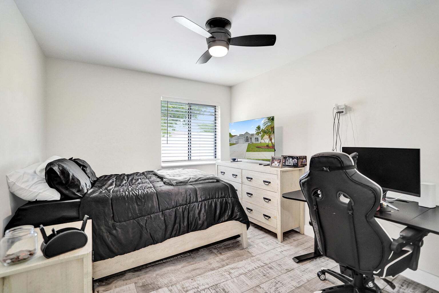 Building Photo - 8467 Dynasty Dr